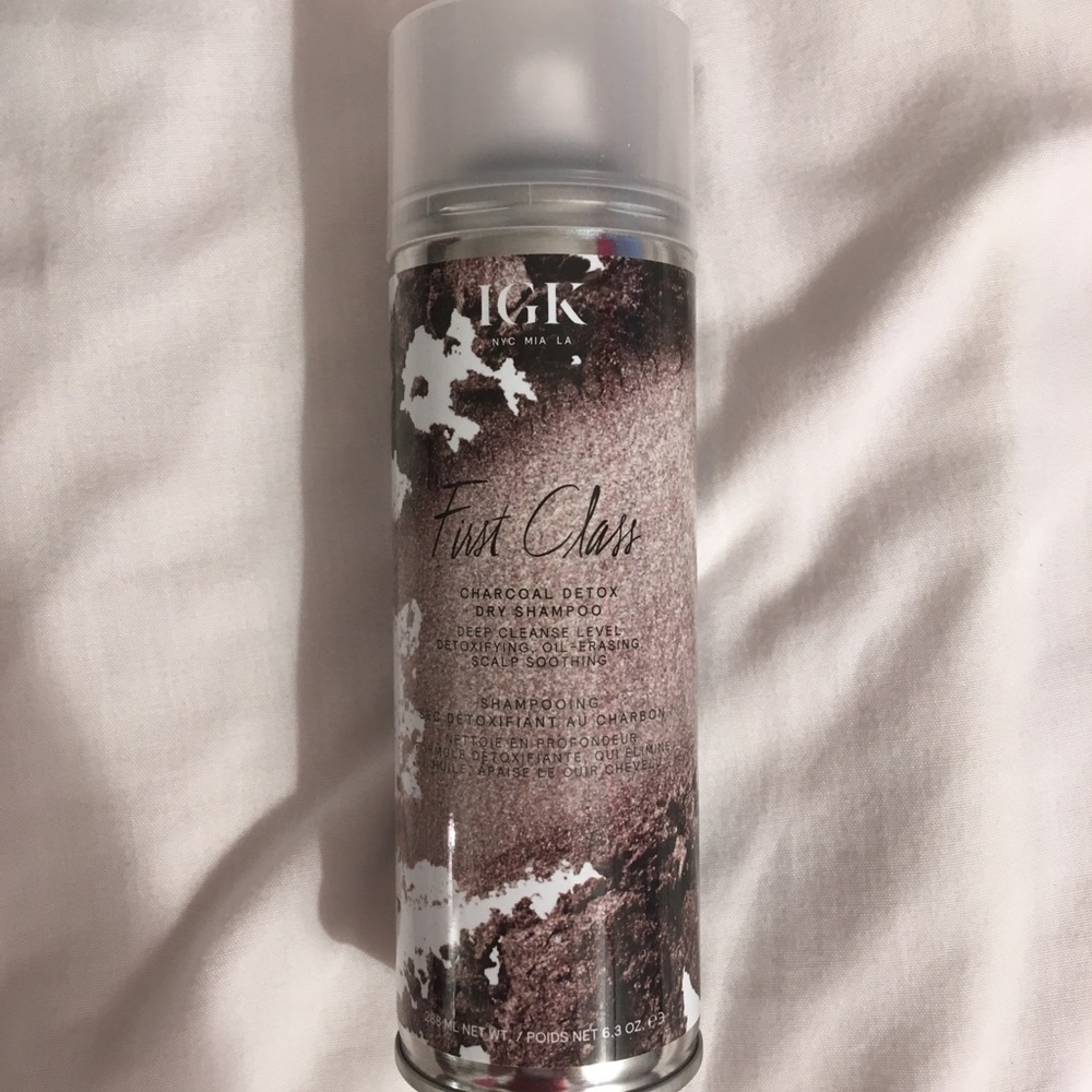 IGK First Class Charcoal Detox dry shampoo